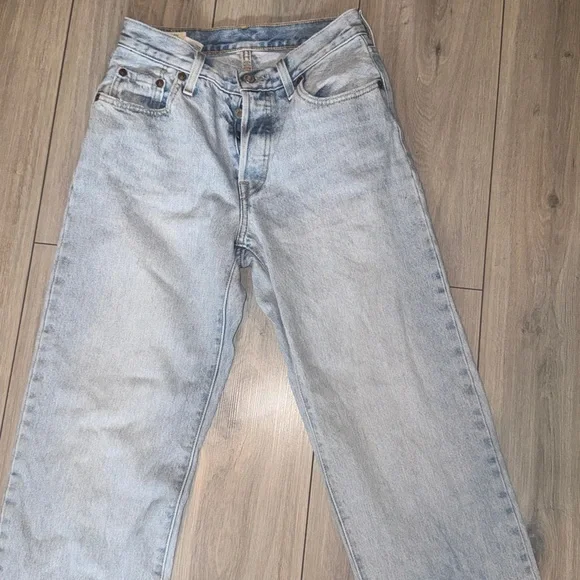 Levi's Light Blue Straight Leg 501 Jeans - Picture 2 of 7